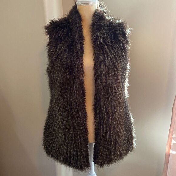 ❤️EUC Calvin Klein Faux Fur Vest (size medium)❤️ - Picture 1 of 5